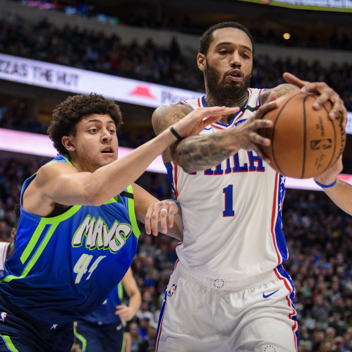 Sixers' Mike Scott fights with Eagles fans before game vs