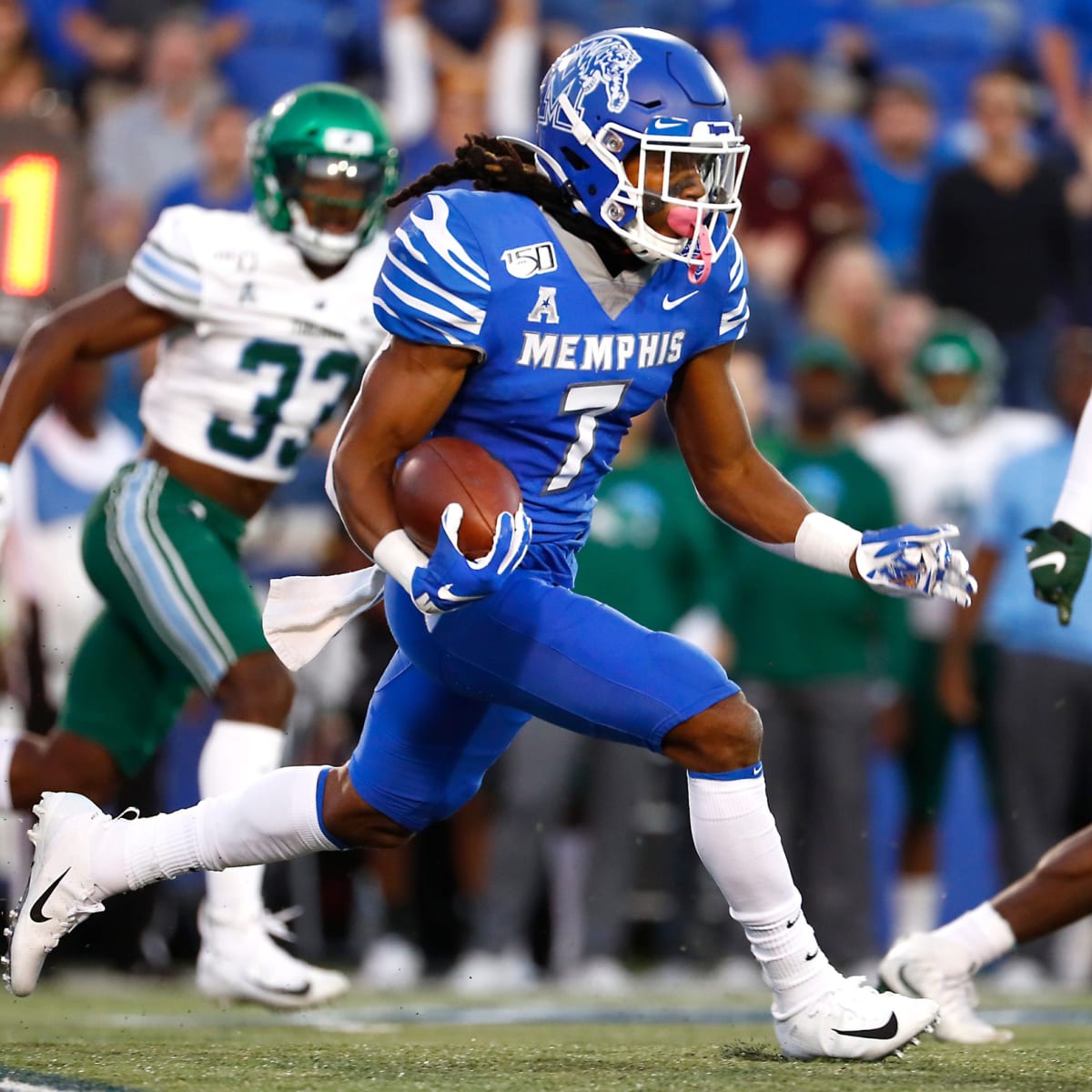 Chris Claybrooks of the Jacksonville Jaguars runs for yardage during  News Photo - Getty Images