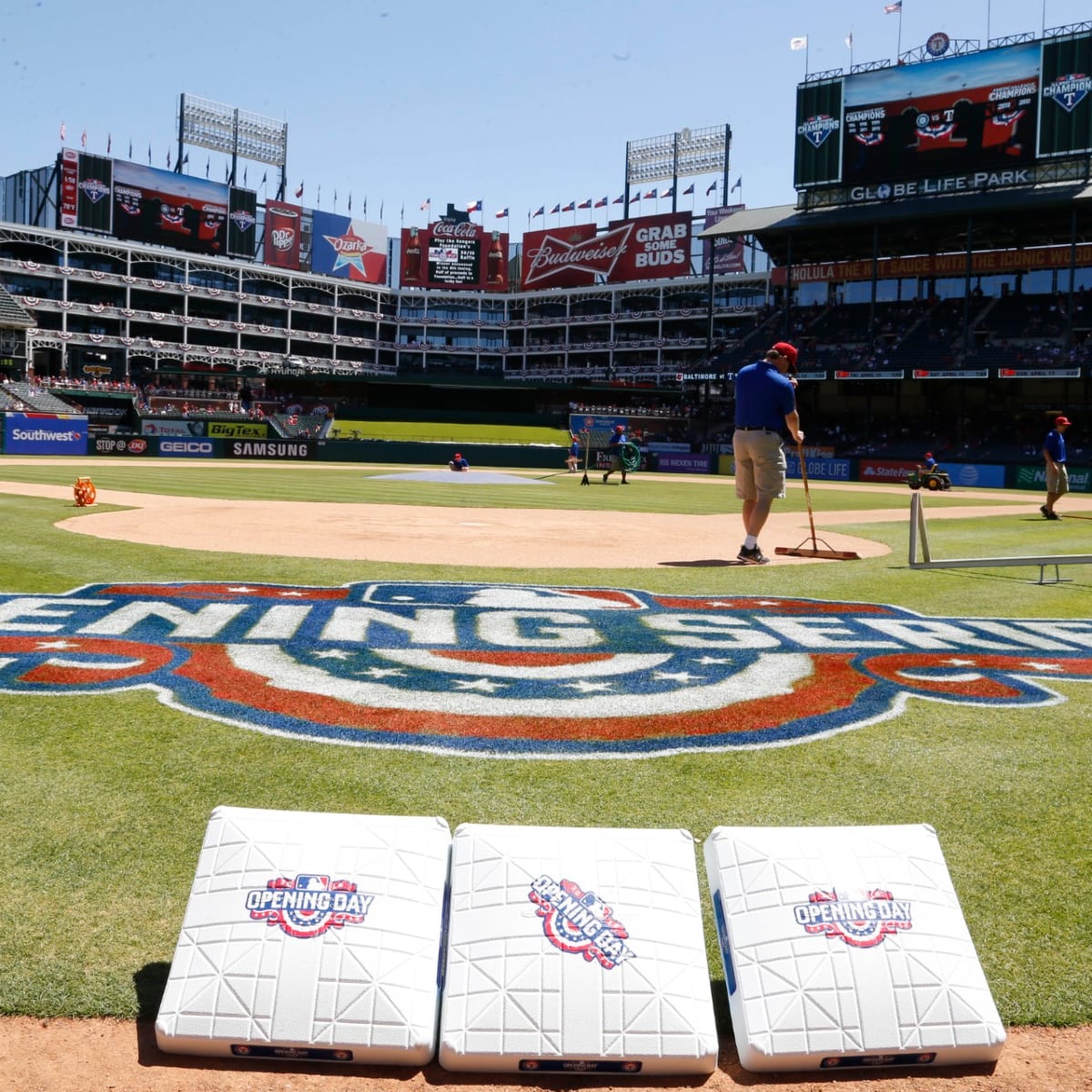 Rangers History Today: Juan Gonzalez Signs With Texas - Sports Illustrated  Texas Rangers News, Analysis and More