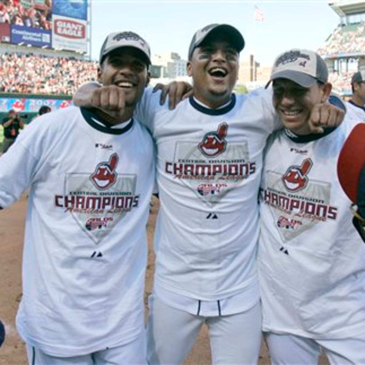 Cleveland Indians honor Victor Martinez as he heads into retirement 