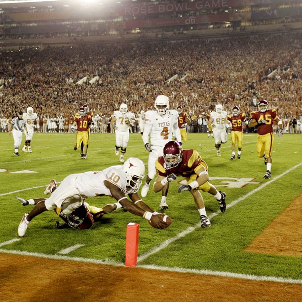 Vince Young Turned Down Reggie Bush's Heisman Trophy in 2010 – Texas Monthly