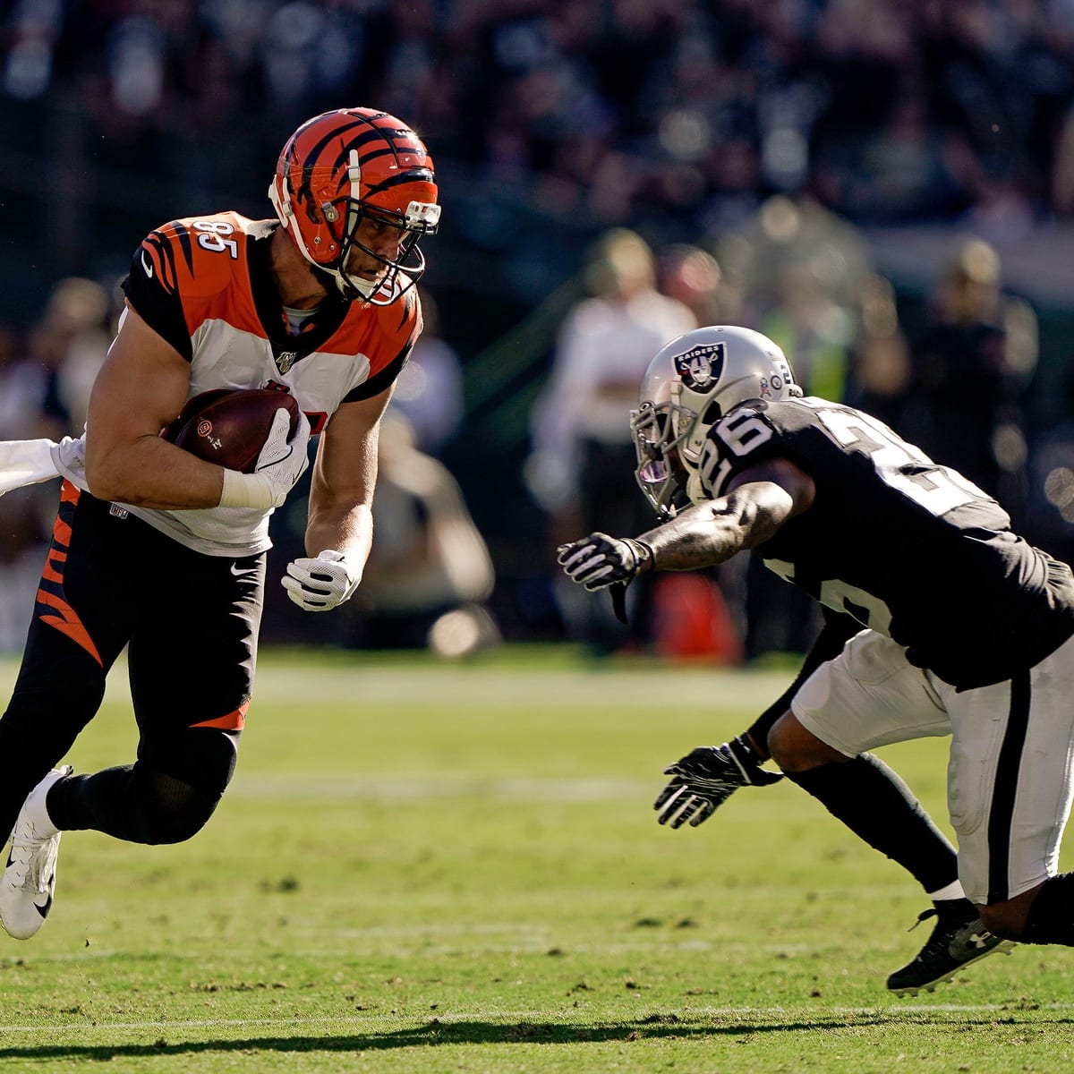 Tyler Eifert signs with the Jacksonville Jaguars - Fake Teams