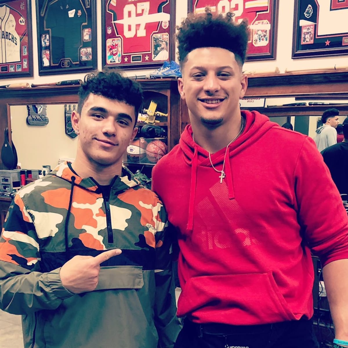 The Man Behind 'The Mahomes': Meet the QB's Barber - Sports Illustrated