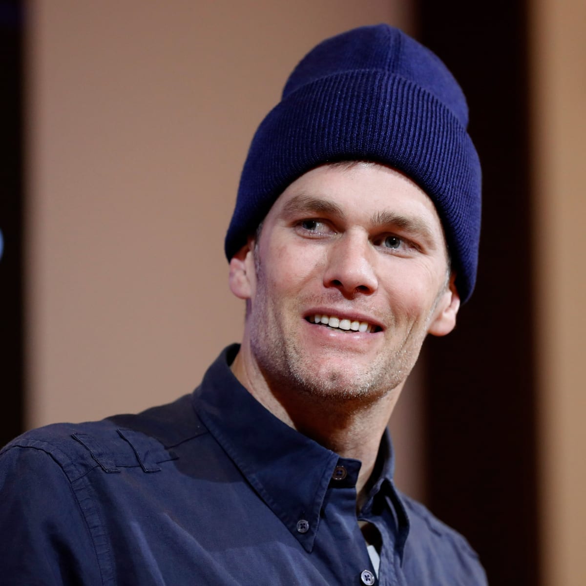 Tom Brady sinks epic fairway shot in The Match vs. Tiger Woods