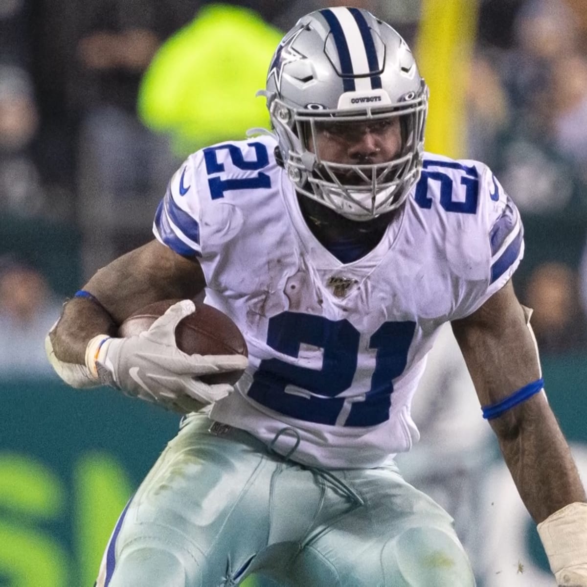 PFF Projects Ezekiel Elliott as 1 of 9 RBs to Rush for 900 Yards in 2019 ✭  Inside The Star