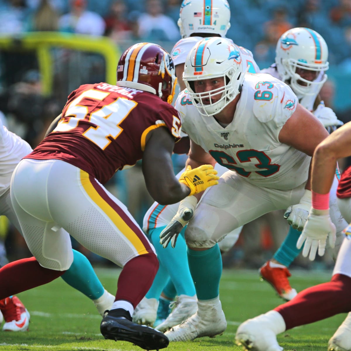 Surging Miami Dolphins activate OL Michael Deiter, WR DeVante