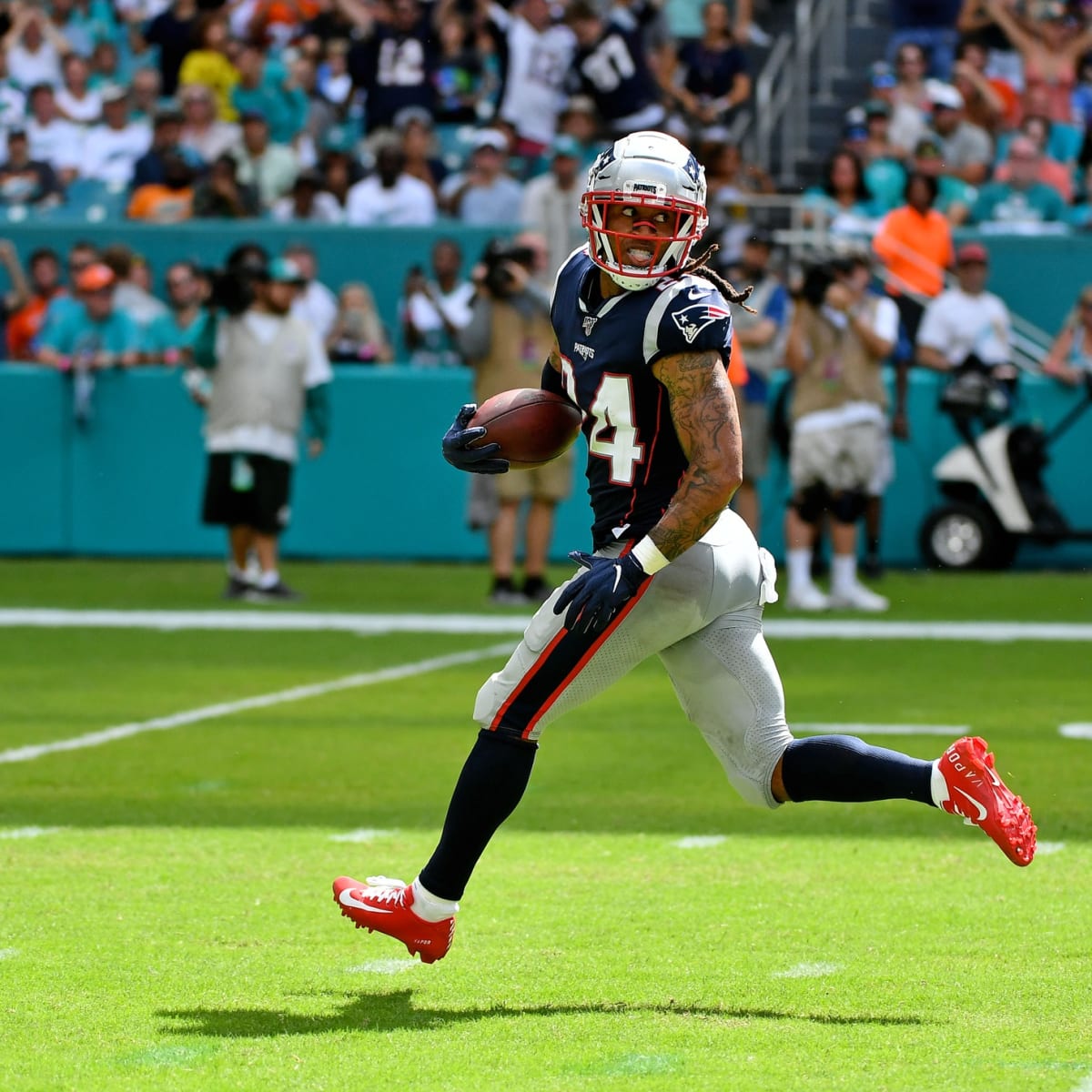 Patriots corner Stephon Gilmore gets best of Cardinals DeAndre Hopkins