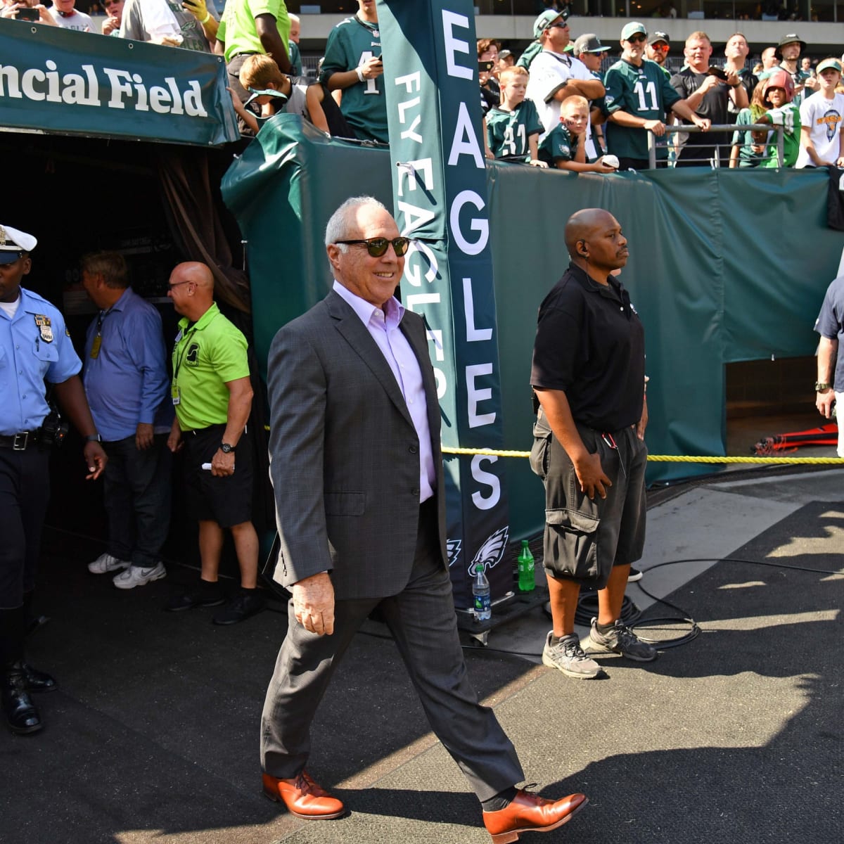 Eagles' pattern under Jeffrey Lurie means uncertainty for Nick