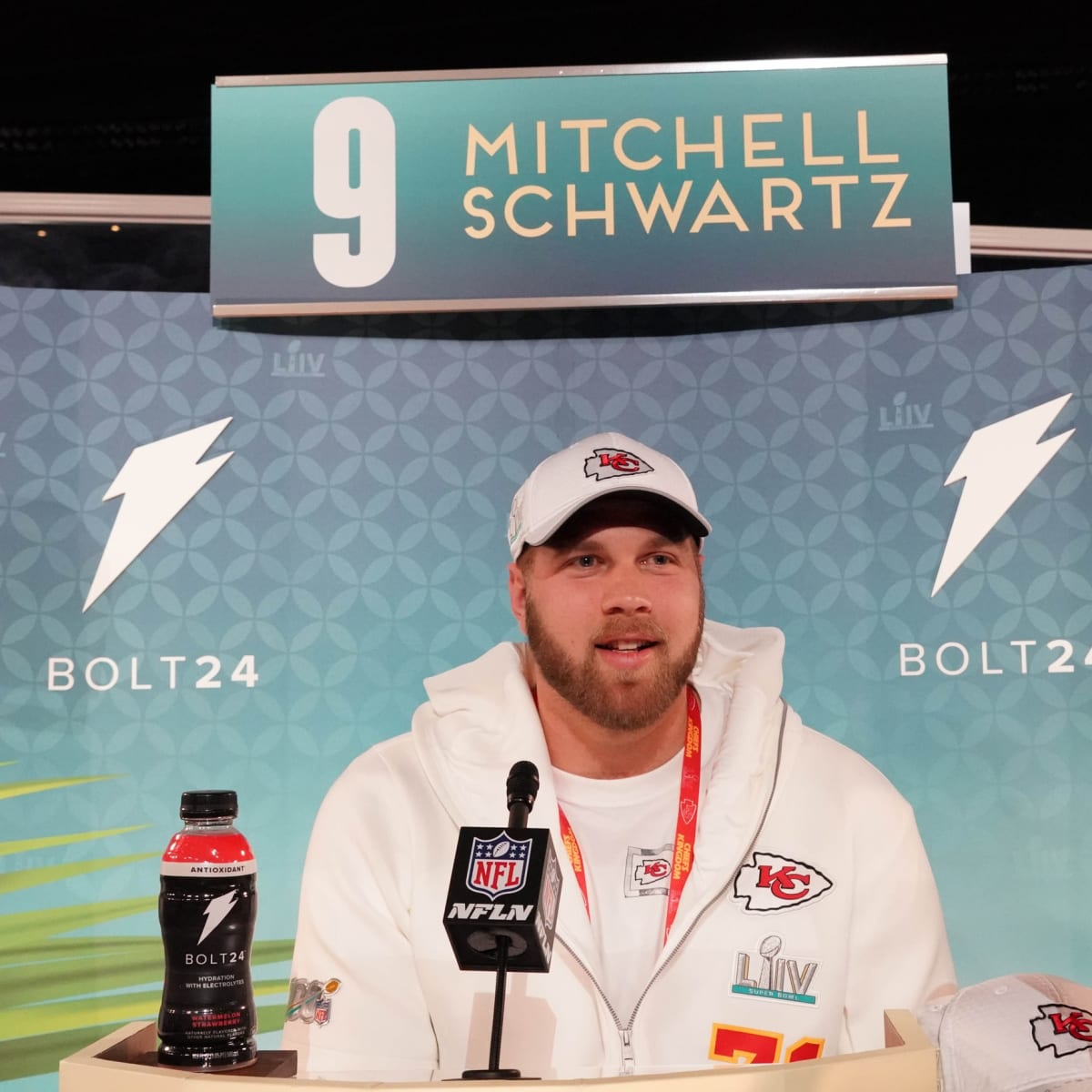 18 Things to Know About Jewish Football Player Mitchell Schwartz - Hey Alma