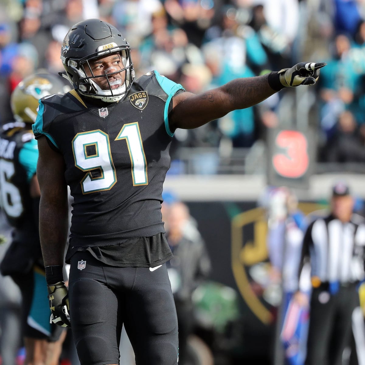 Jacksonville, FL, USA. 5th Nov, 2017. Jacksonville Jaguars outside  linebacker Telvin Smith (50) during the 1st half NFL football game between  the Cincinnati Bengals and the Jacksonville Jaguars at EverBank Field in