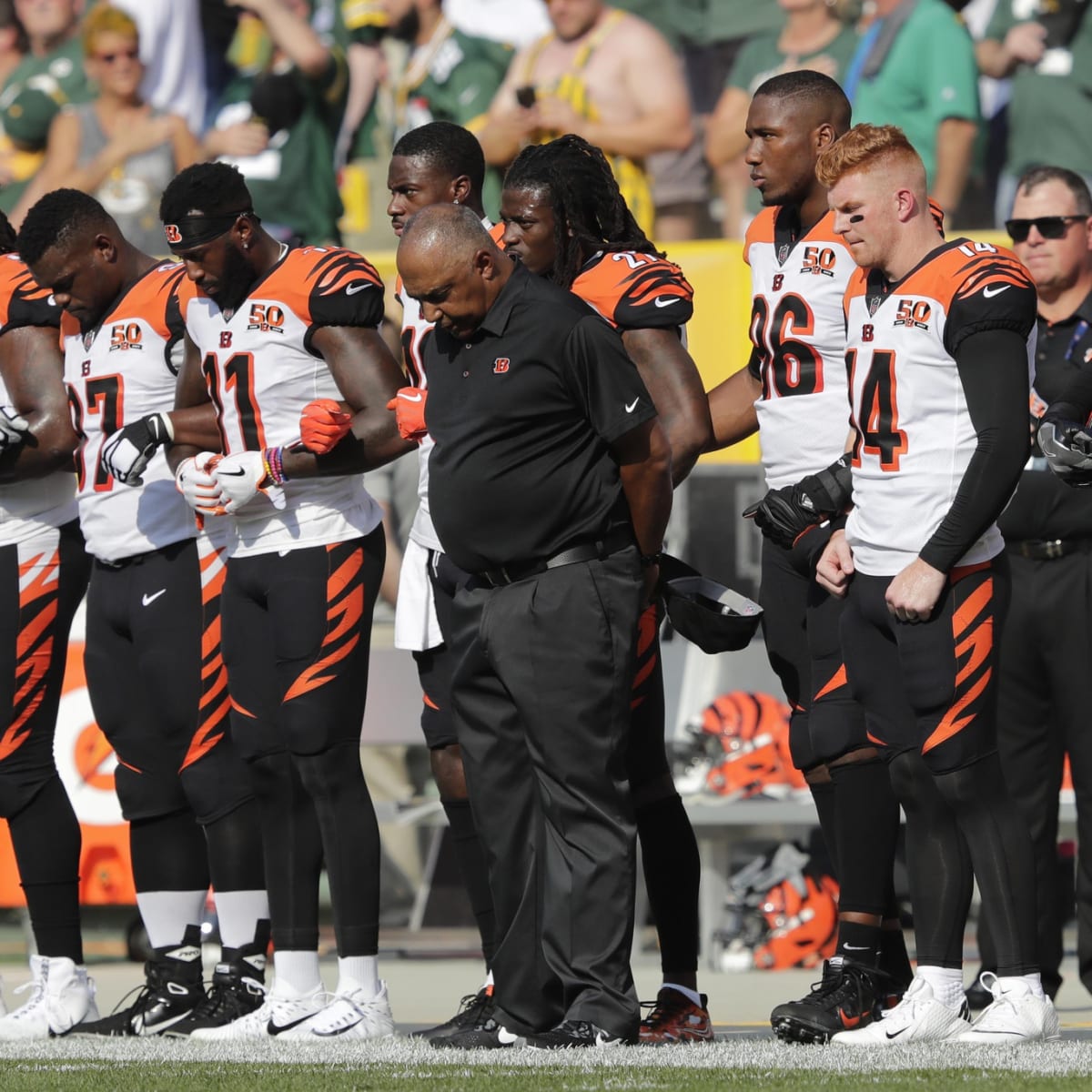 Cincinnati Bengals locked arms during the national anthem