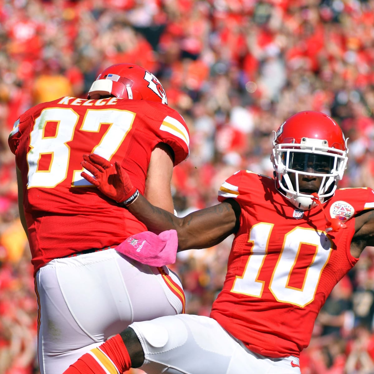 Reports: Chiefs wide receiver Tyreek Hill has cleared COVID-19 protocols -  Arrowhead Pride