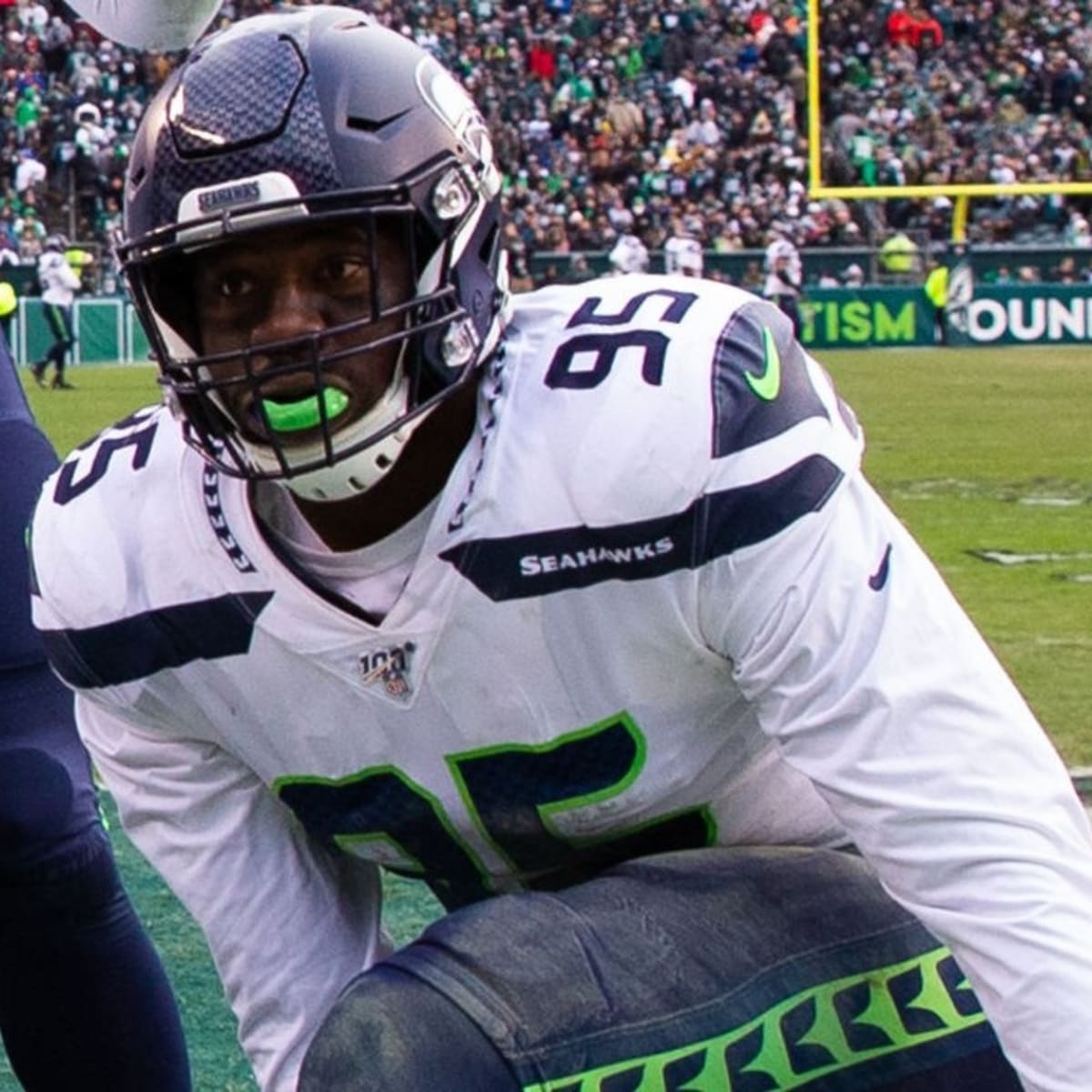 Ex-TCU DE, Seahawks first-round pick L.J. Collier carted off during  training camp