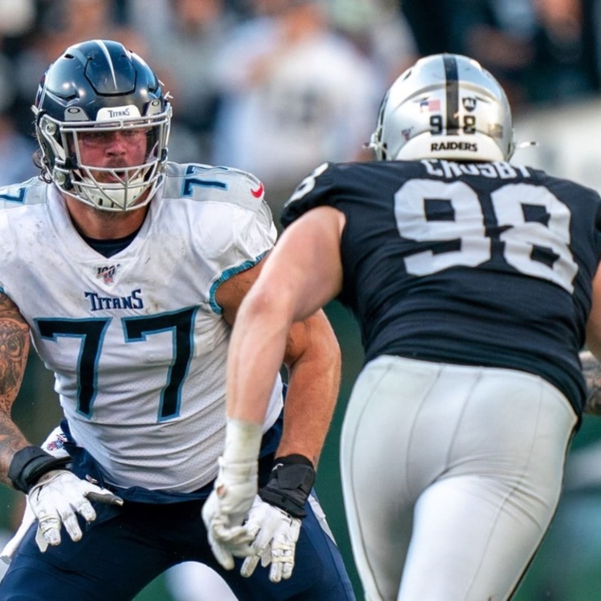 Tennessee Titans tackle Taylor Lewan (77) shakes hands with