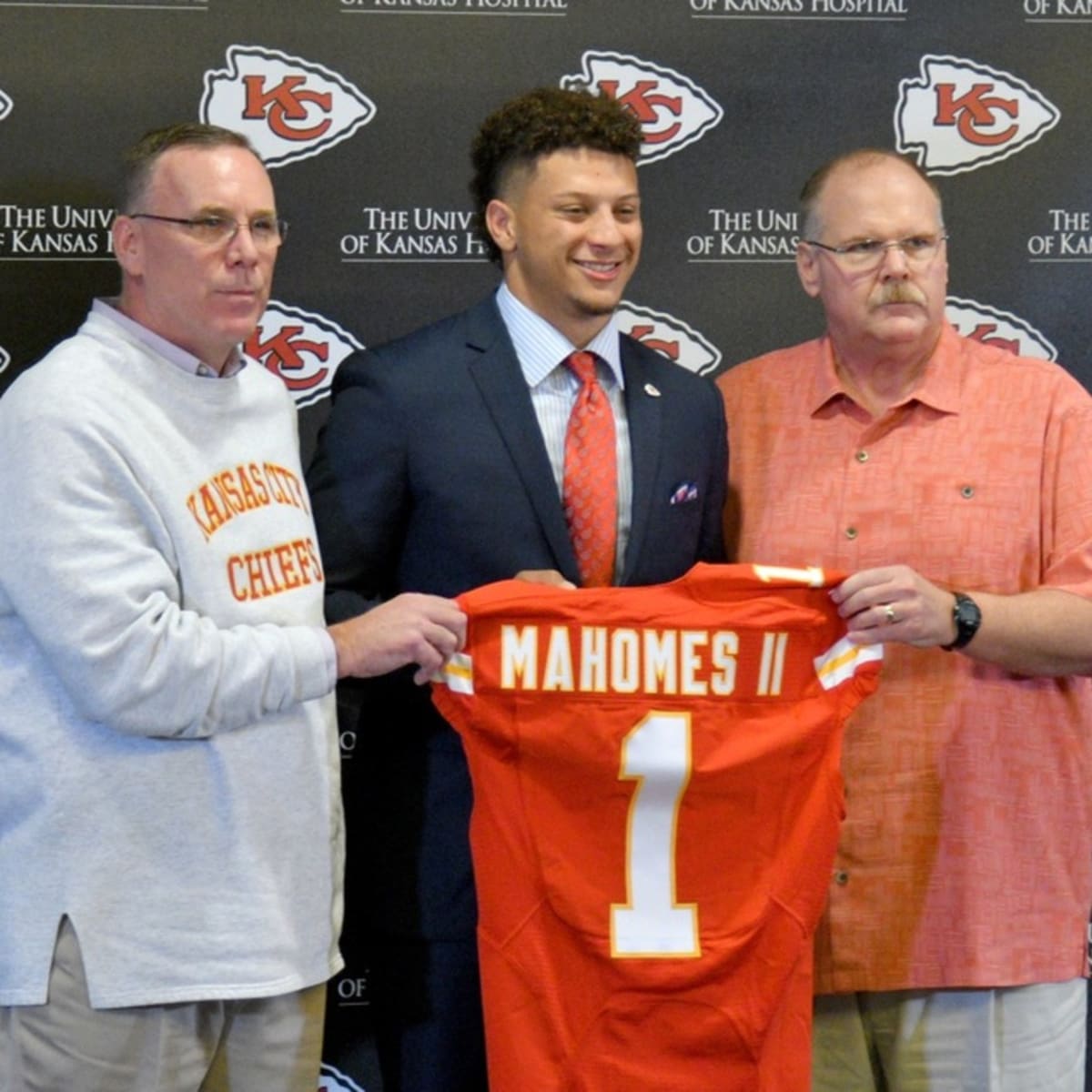 WHAT IF: The Bears drafted Patrick Mahomes in 2017? (made by me) : r/nfl