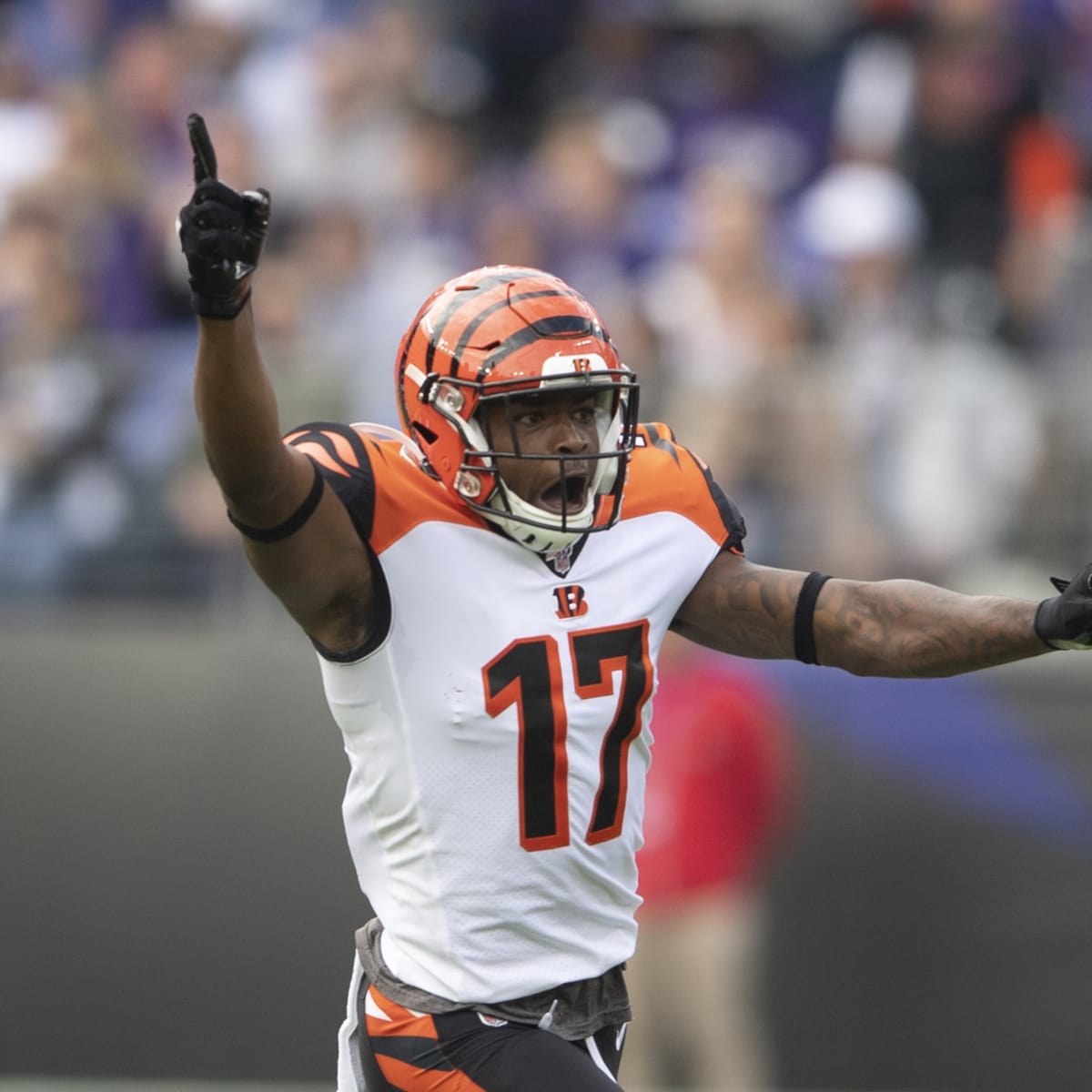 Former Husker Freedom Akinmoladun added to Cincinnati Bengals' active roster