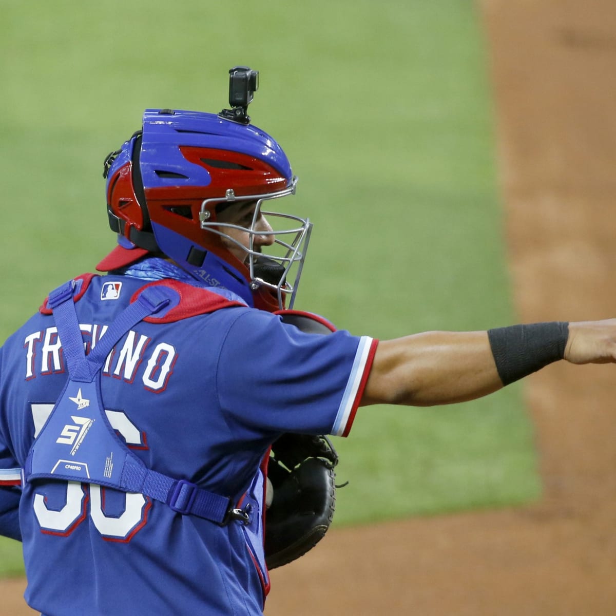 Texas Rangers' Robinson Chirinos hurt, Jose Trevino recalled