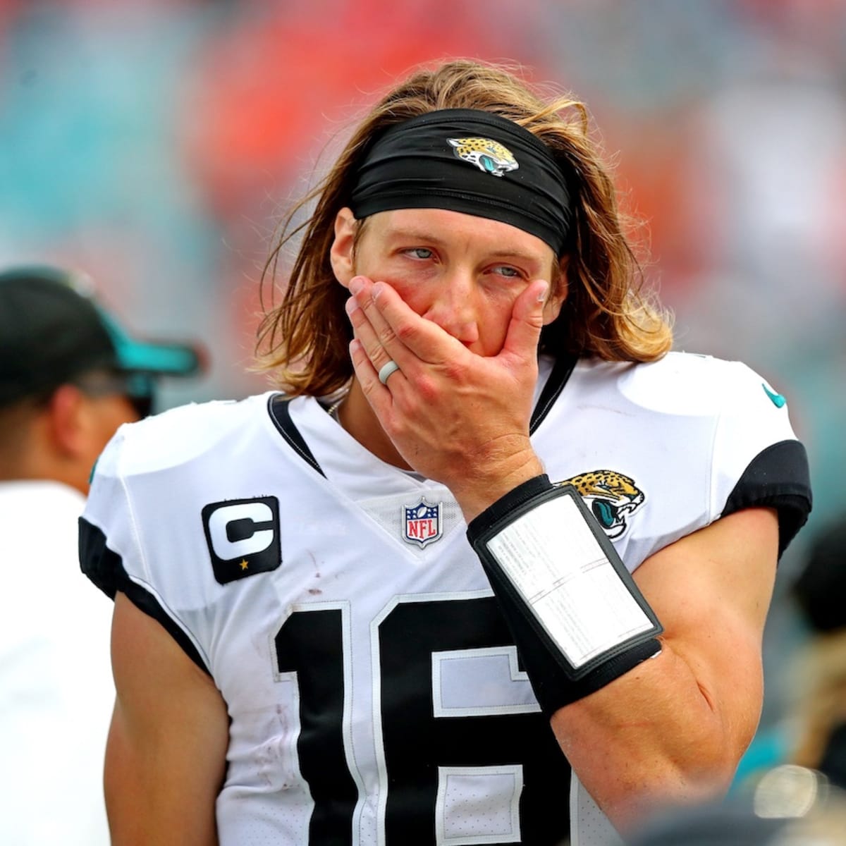 Trevor Lawrence stays above the fray in Jaguars' quarterback drama