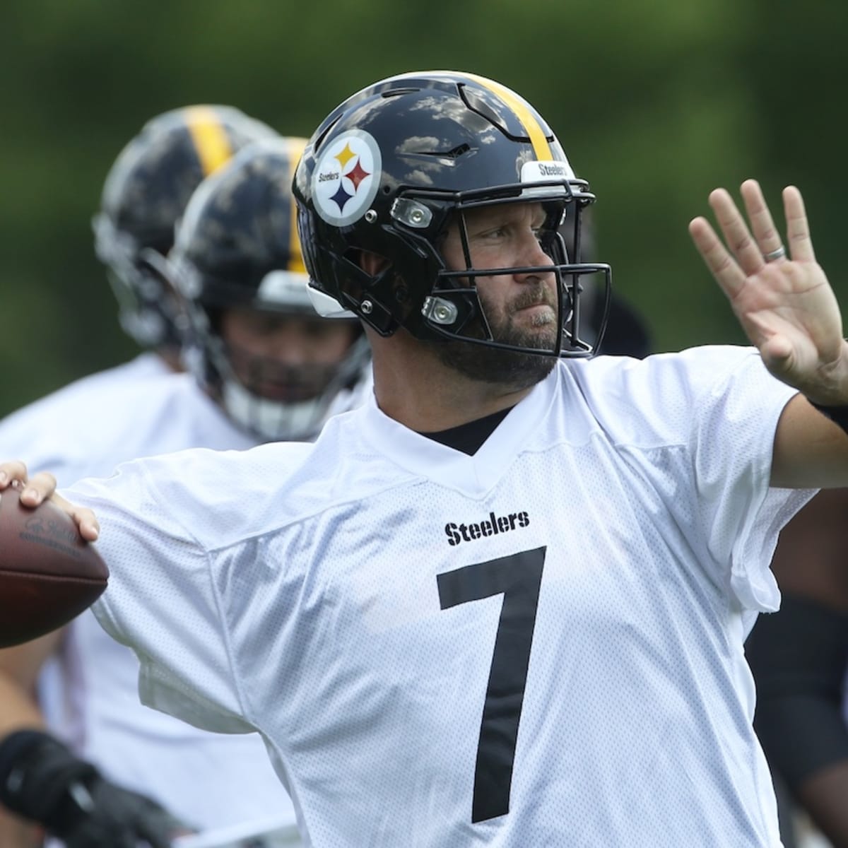 Ben Roethlisberger returns to help Steelers beat Giants, spoil Joe