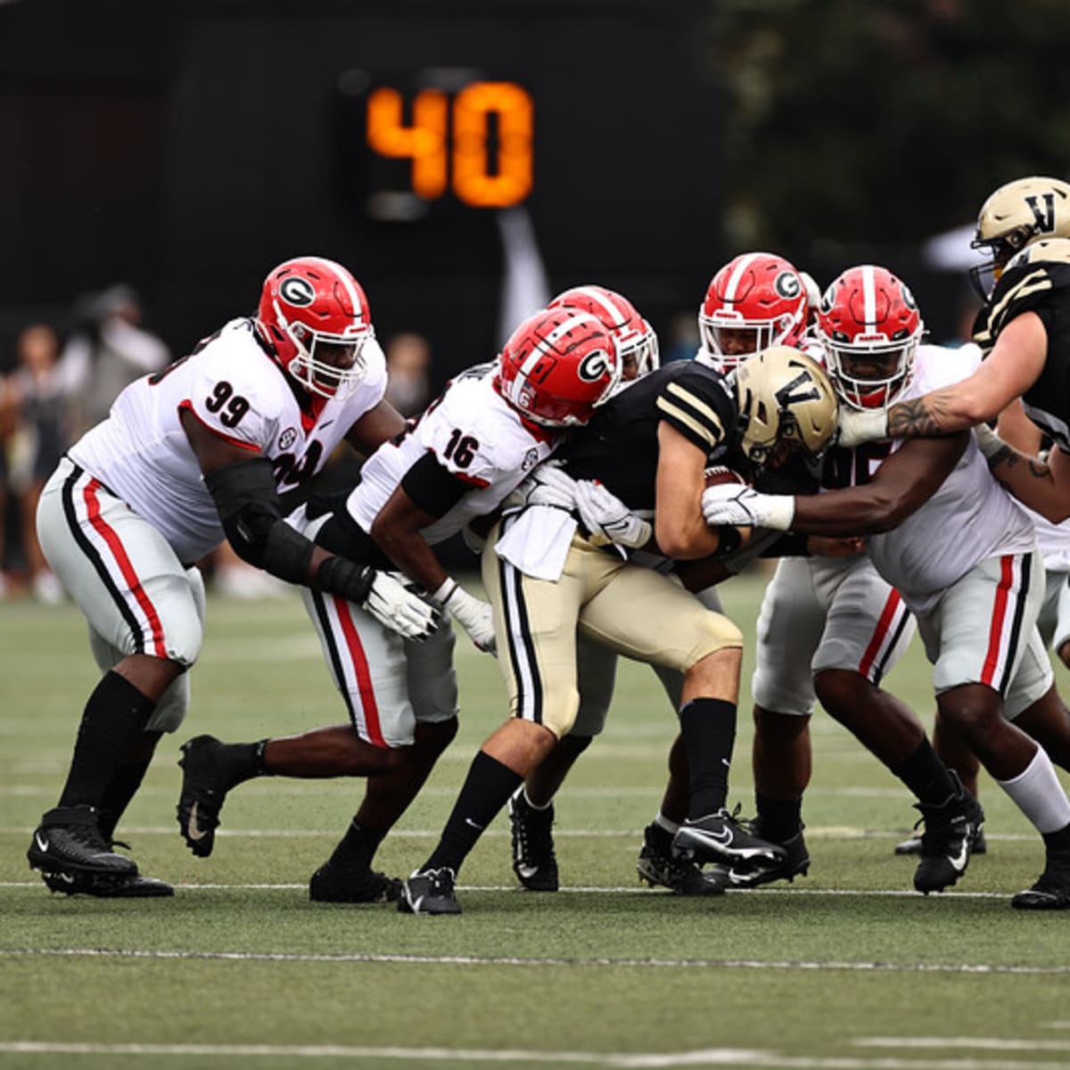 Jordan Davis Completes 40-Yard Dash - Sports Illustrated Georgia Bulldogs  News, Analysis and More