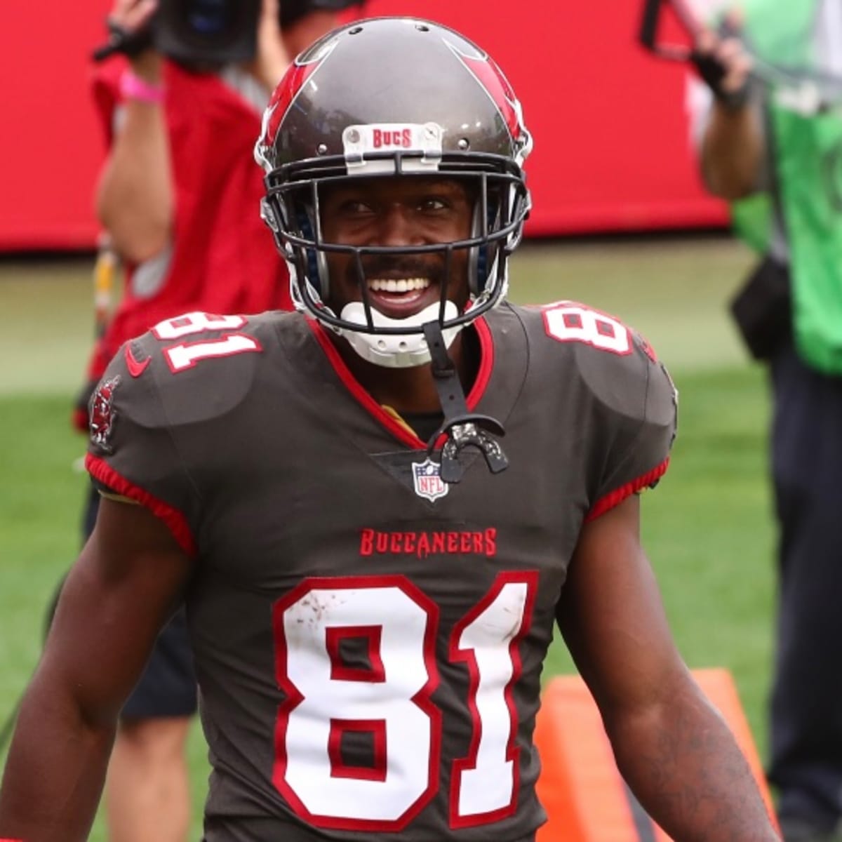 Bucs Place WR Antonio Brown Covid List, Bucs vs. Rams Roster Moves