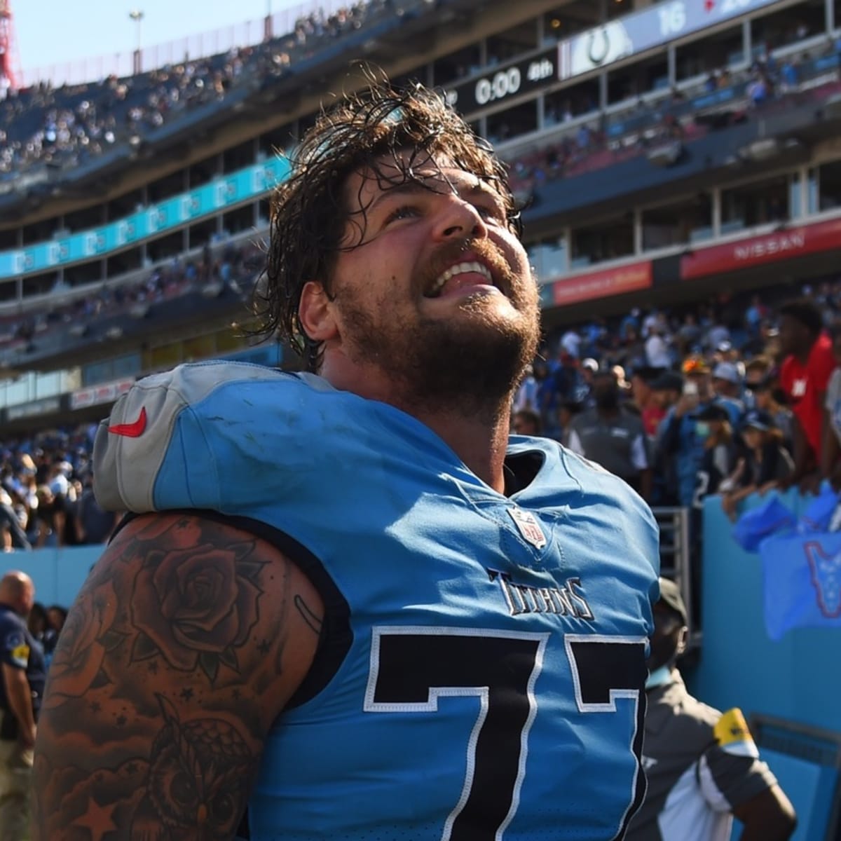 Fans go crazy for Tennessee Titans' Derrick Henry in pregame warmups