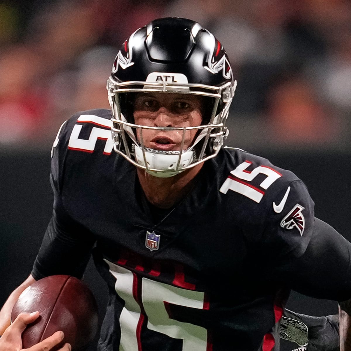 Atlanta Falcons quarterback Feleipe Franks (15) warms up prior to an NFL  football game against the Carolina Panthers, Sunday, Dec. 12, 2021, in  Charlotte, N.C. (AP Photo/Brian Westerholt Stock Photo - Alamy