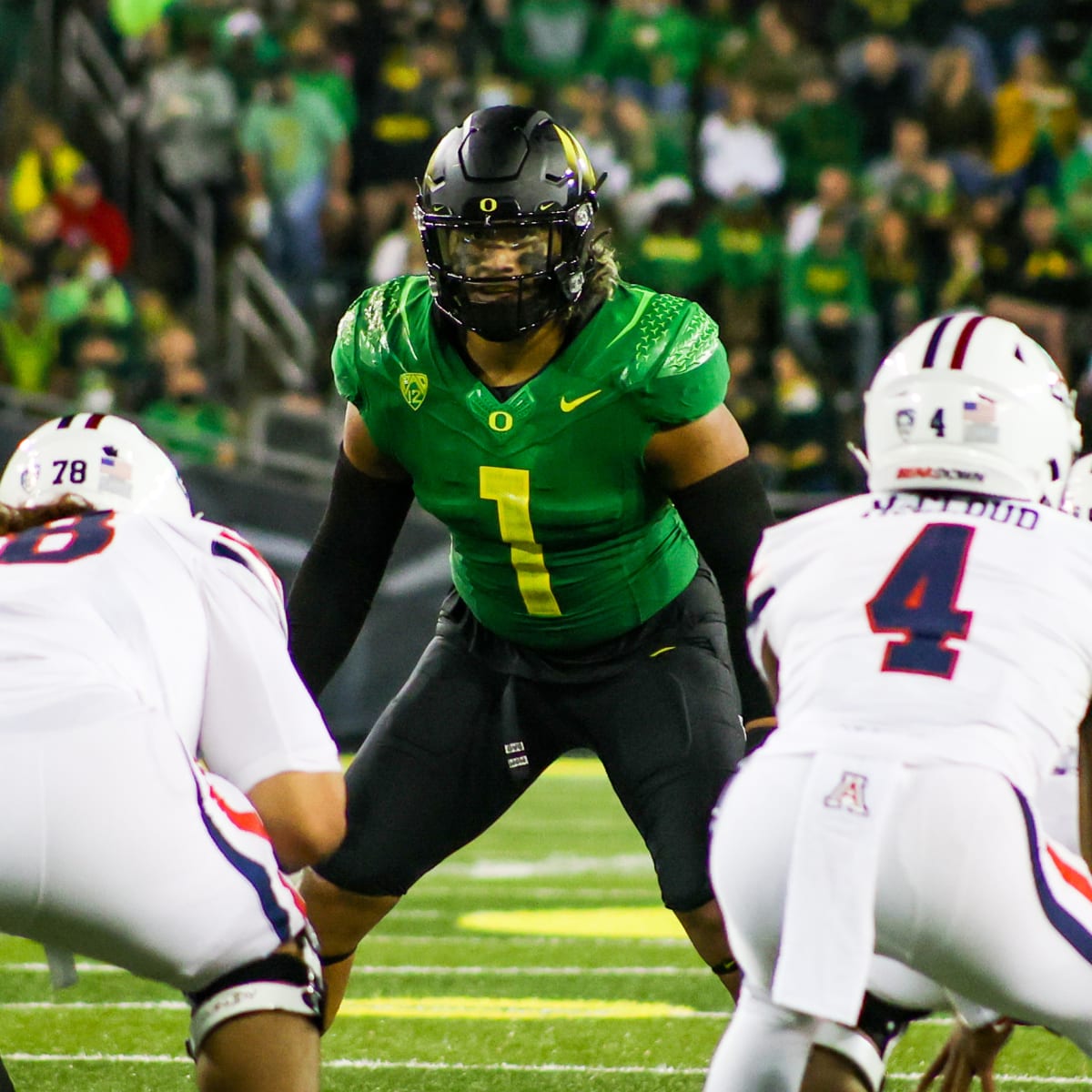 Kayvon Thibodeaux and Noah Sewell have carried the Ducks' defense this  season 