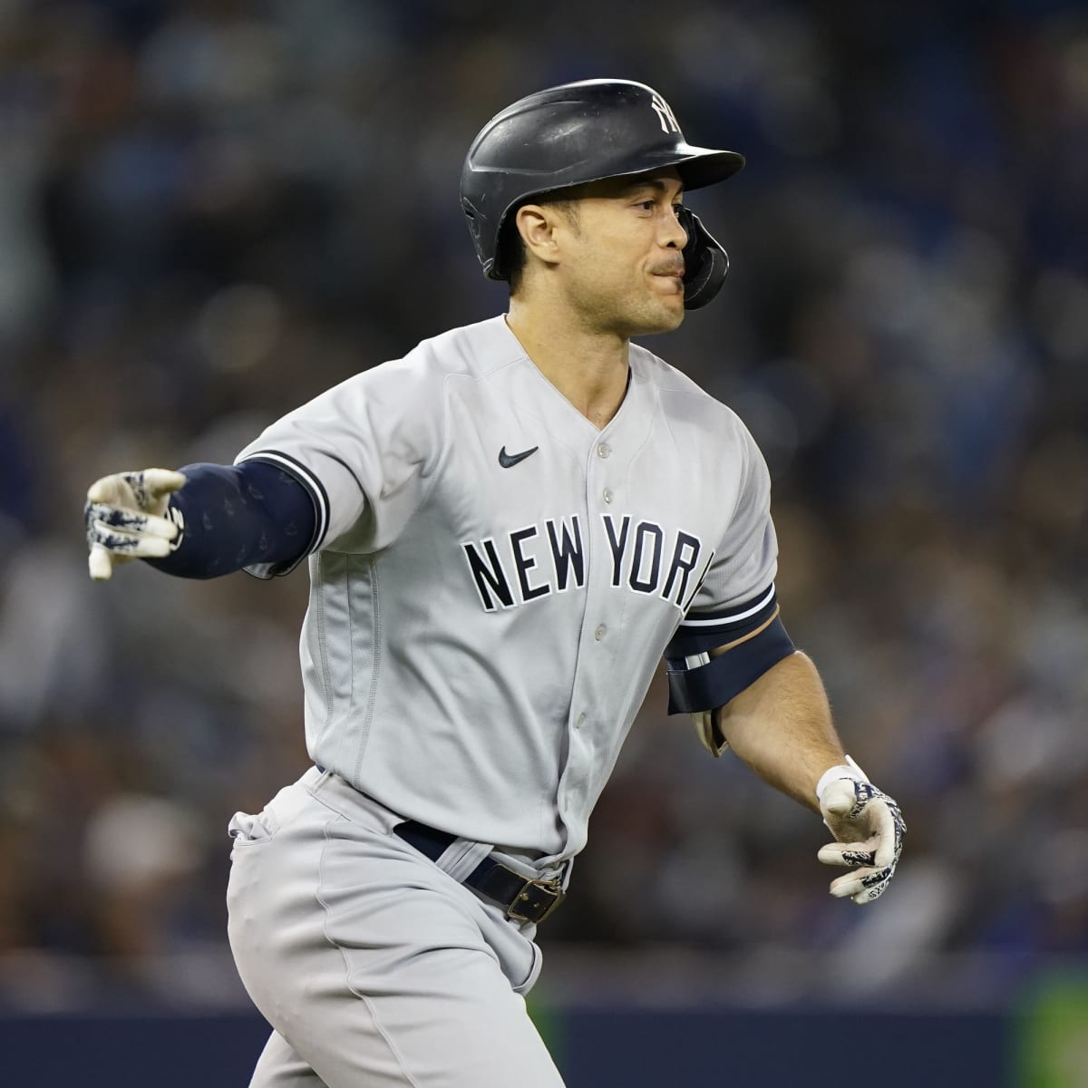 Giancarlo Stanton's early homer sets winning tone for Yankees