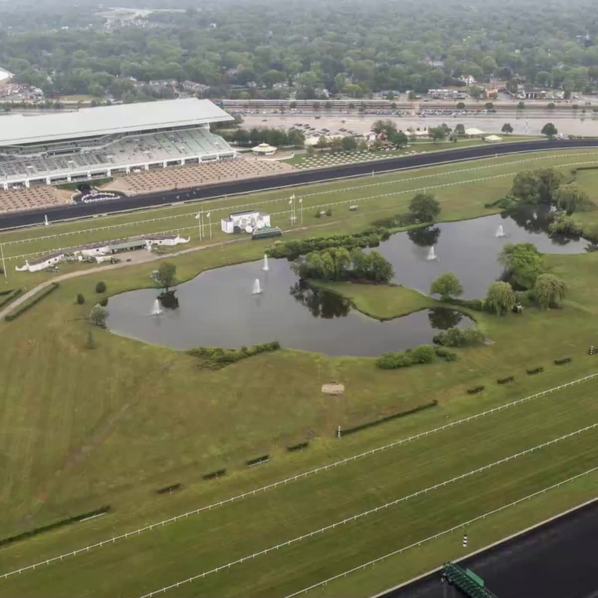 Chicago Bears say they are trying to buy Arlington Park