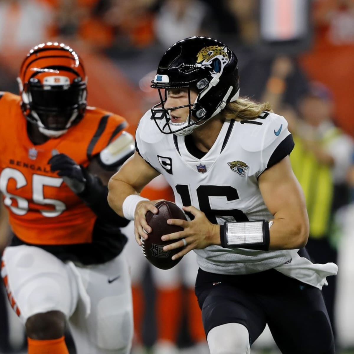 Jacksonville Jaguars' Laviska Shenault Jr. (10) runs during the second half  of an NFL football game against the Cincinnati Bengals, Thursday, Sept. 30,  2021, in Cincinnati. (AP Photo/Michael Conroy Stock Photo - Alamy