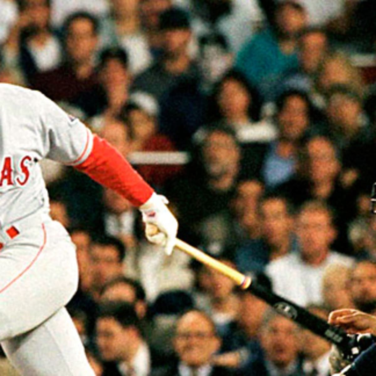 How Bernie Williams tried to lure Juan Gonzalez from Puerto Rico