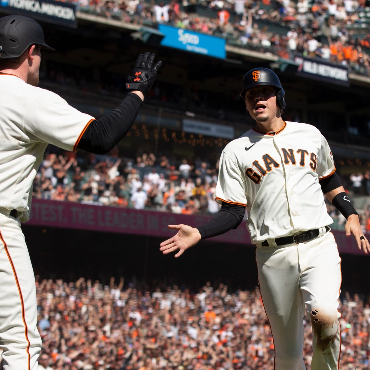 Giants clinch 2021 NL West title with franchise-record 107th win