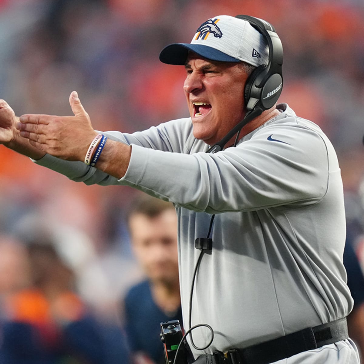 Broncos' Vic Fangio loses it on the sideline after Ravens run the