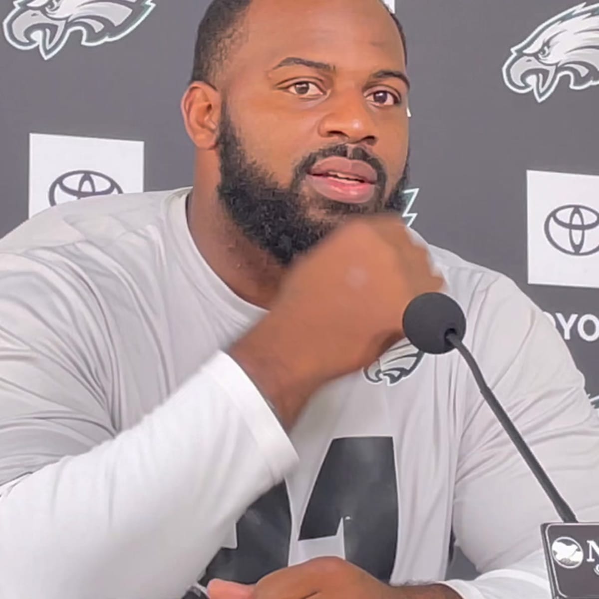 NFL player Fletcher Cox calls 911 as man allegedly attempts to break into  his home - ABC News