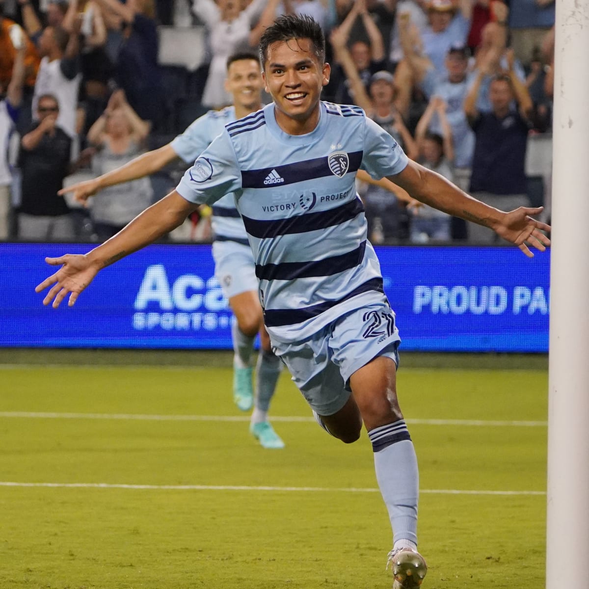 MLS reinstates Sporting KC midfielder Felipe Hernandez from