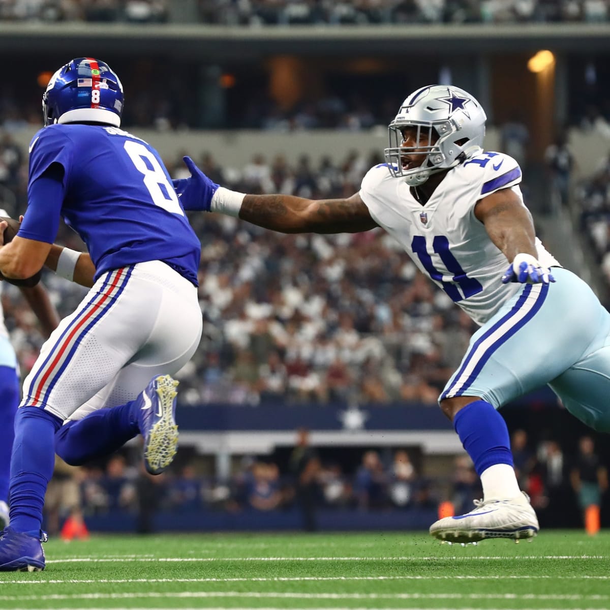 New York Giants RB Saquon Barkley Exits Cowboys Game with An Ankle