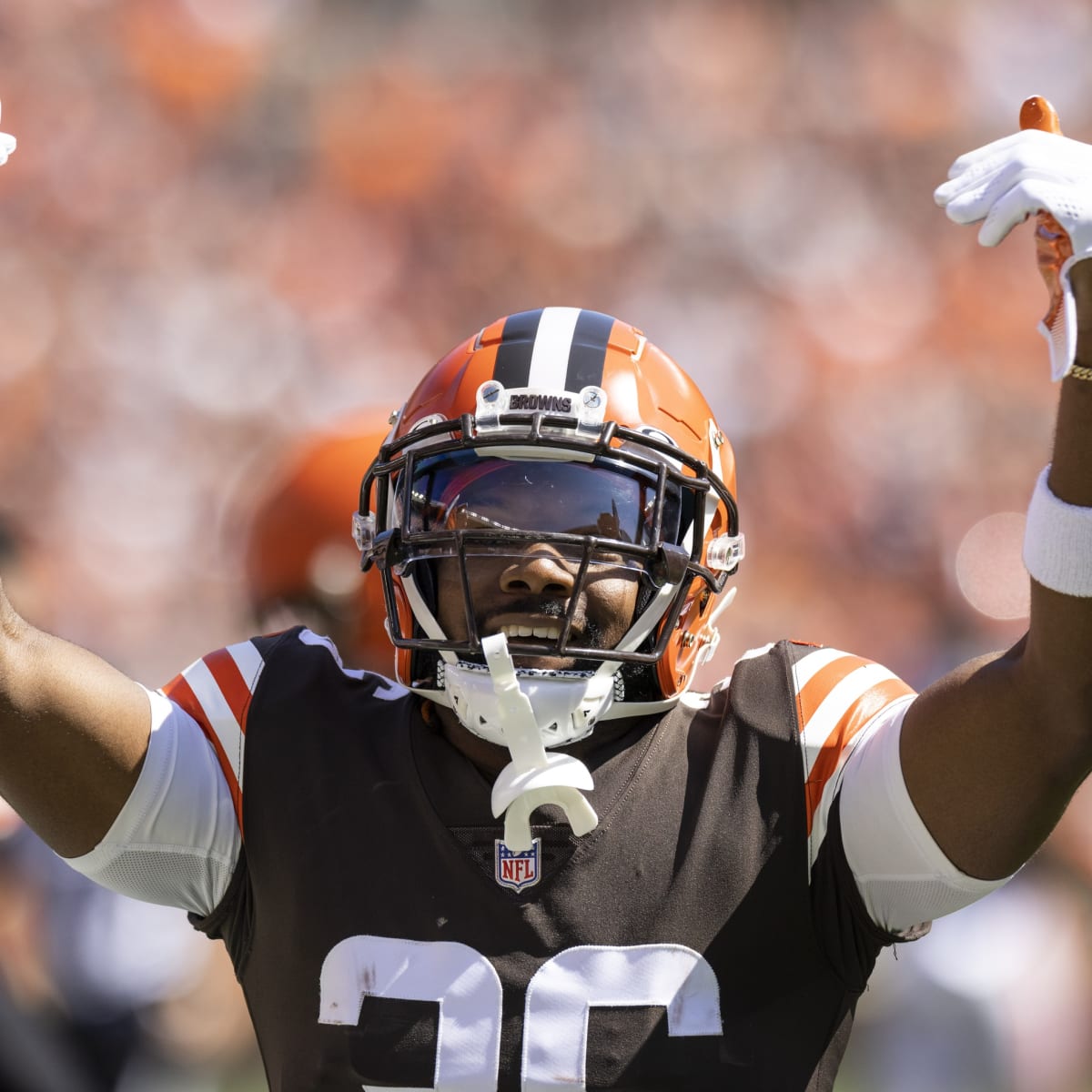 Cleveland Browns cornerback M.J. Stewart plays against the Houston