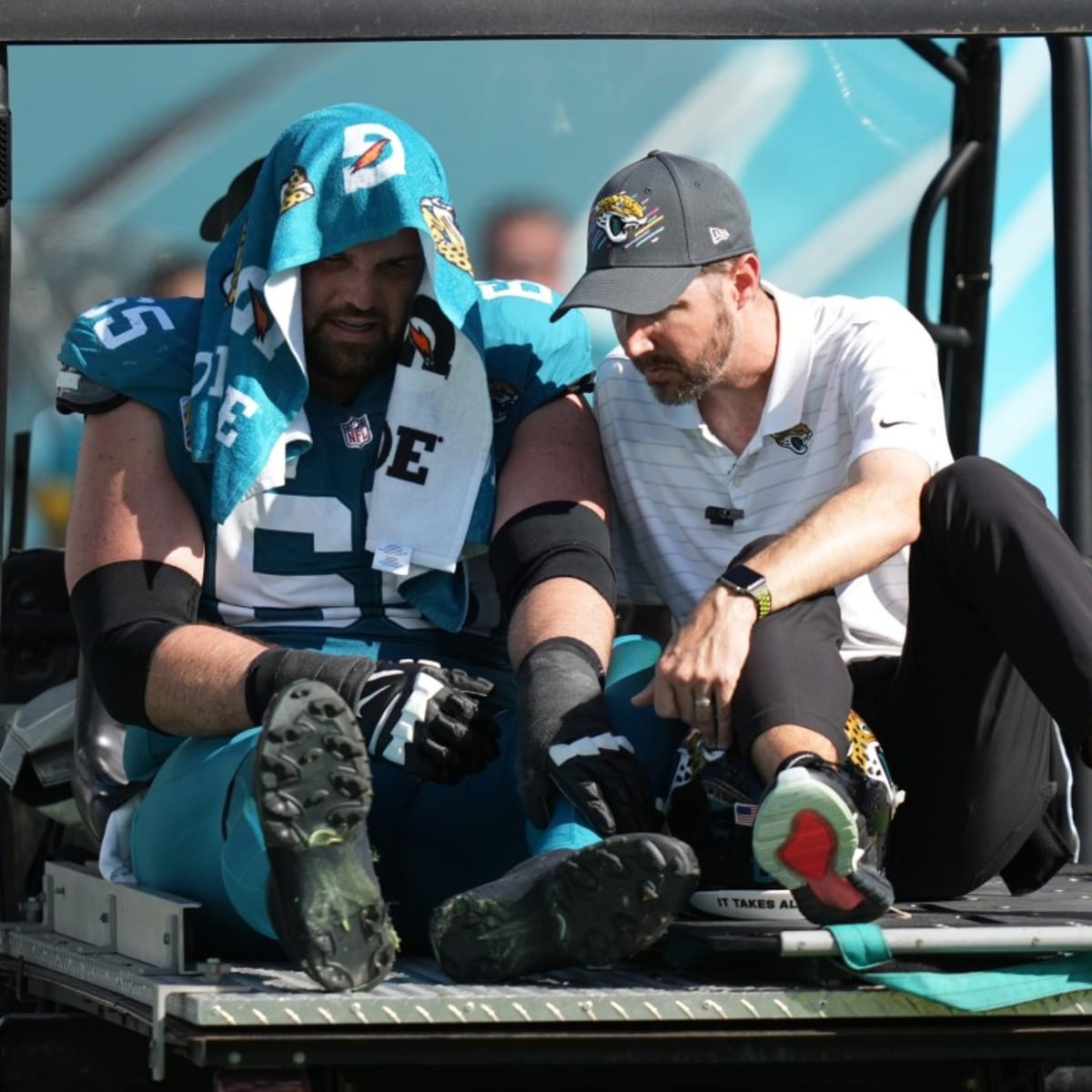 Jaguars Notebook: Brandon Linder moving to center