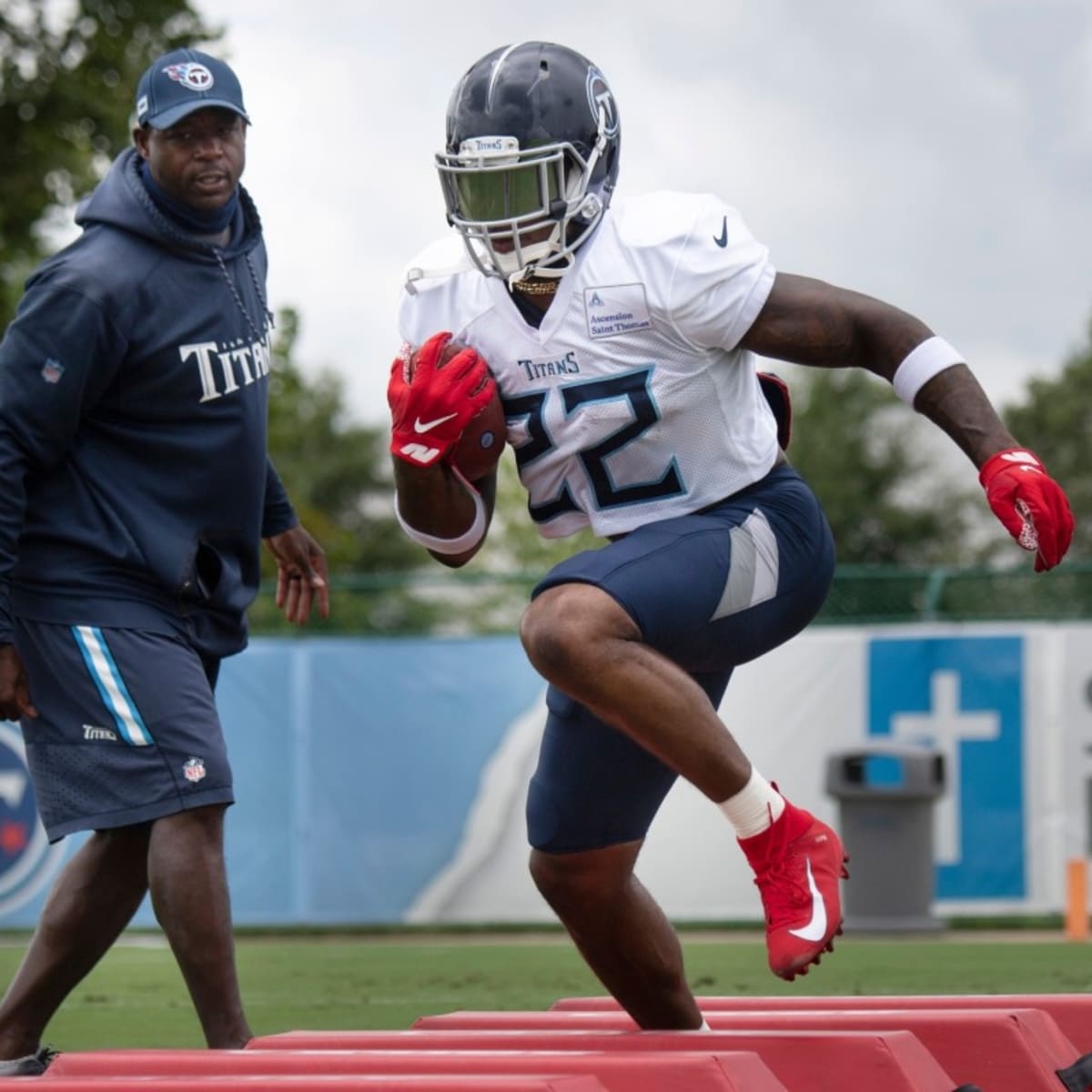 Titans-Bills fantasy report, inactives: Big workload for Derrick Henry