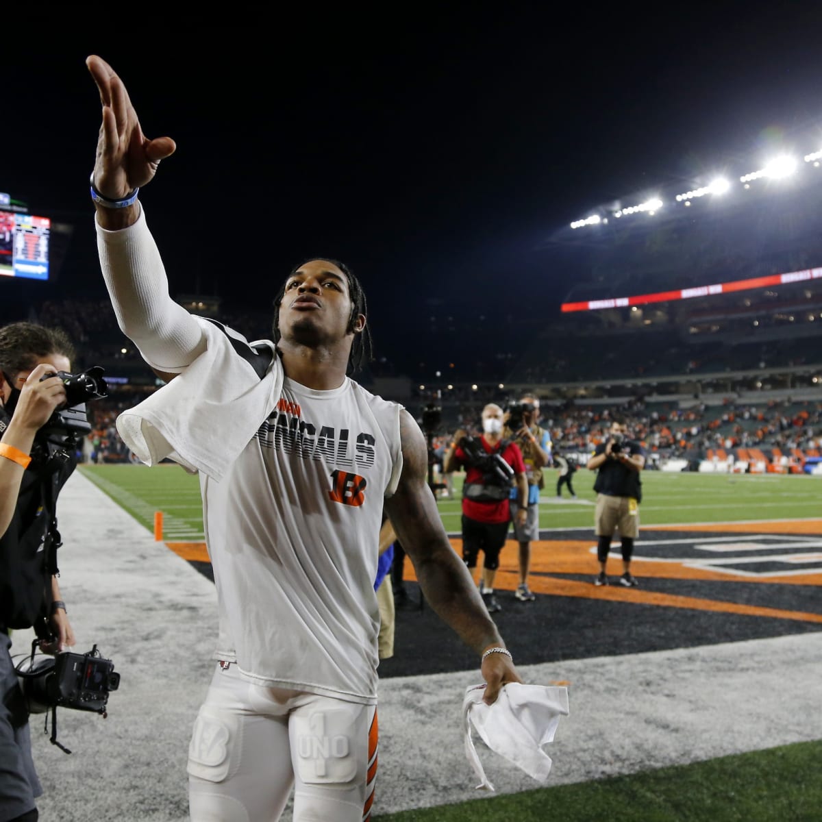 Cowboys sideline report: Micah Parsons-Kyle Pitts postgame jersey