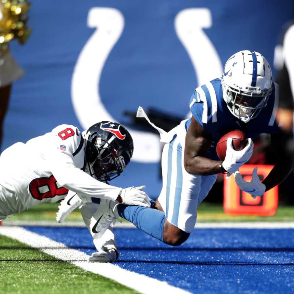 Indianapolis Colts tackle Matt Pryor (69) blocks Tennessee Titans