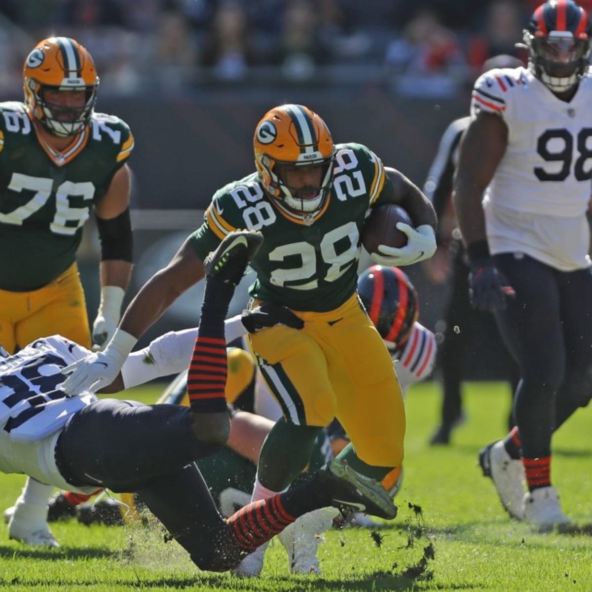 Packers' Aaron Rodgers screams at head coach Matt LaFleur for not throwing  challenge flag vs. Bears