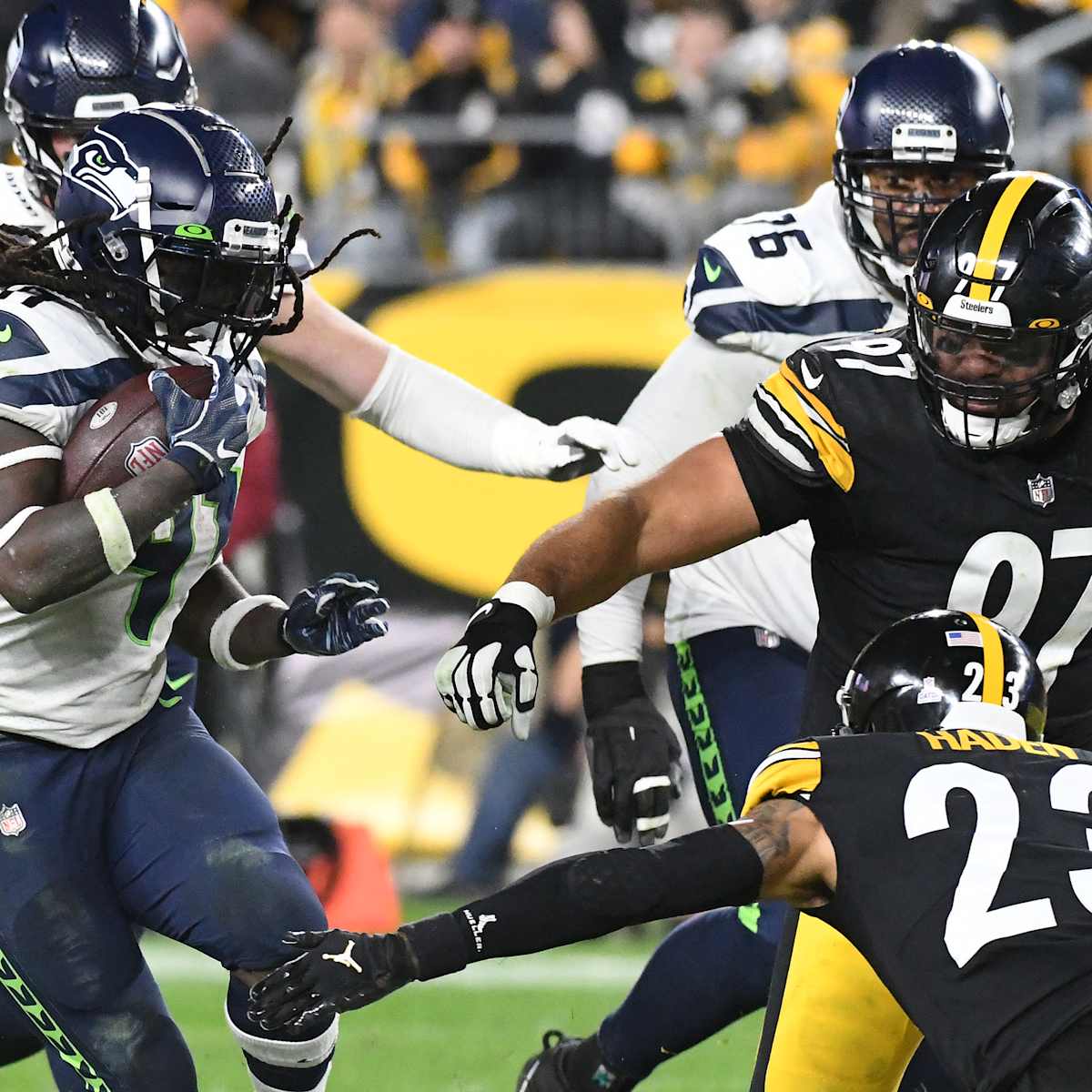 Alex Collins injured late in Seahawks' overtime loss to Steelers