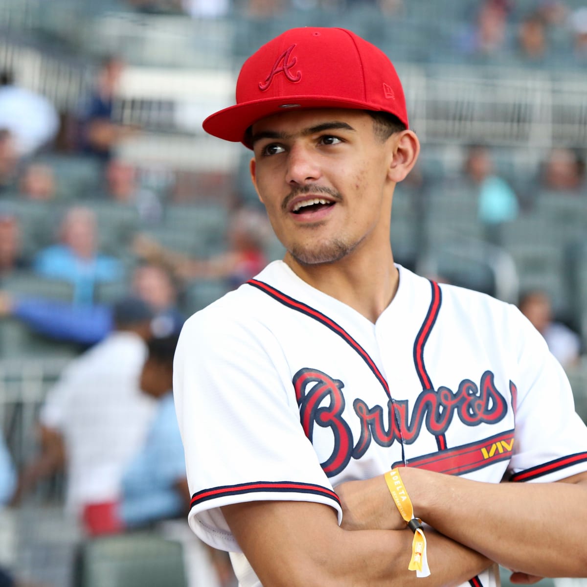 Trae Young cheers on Braves, Game 2 NLCS