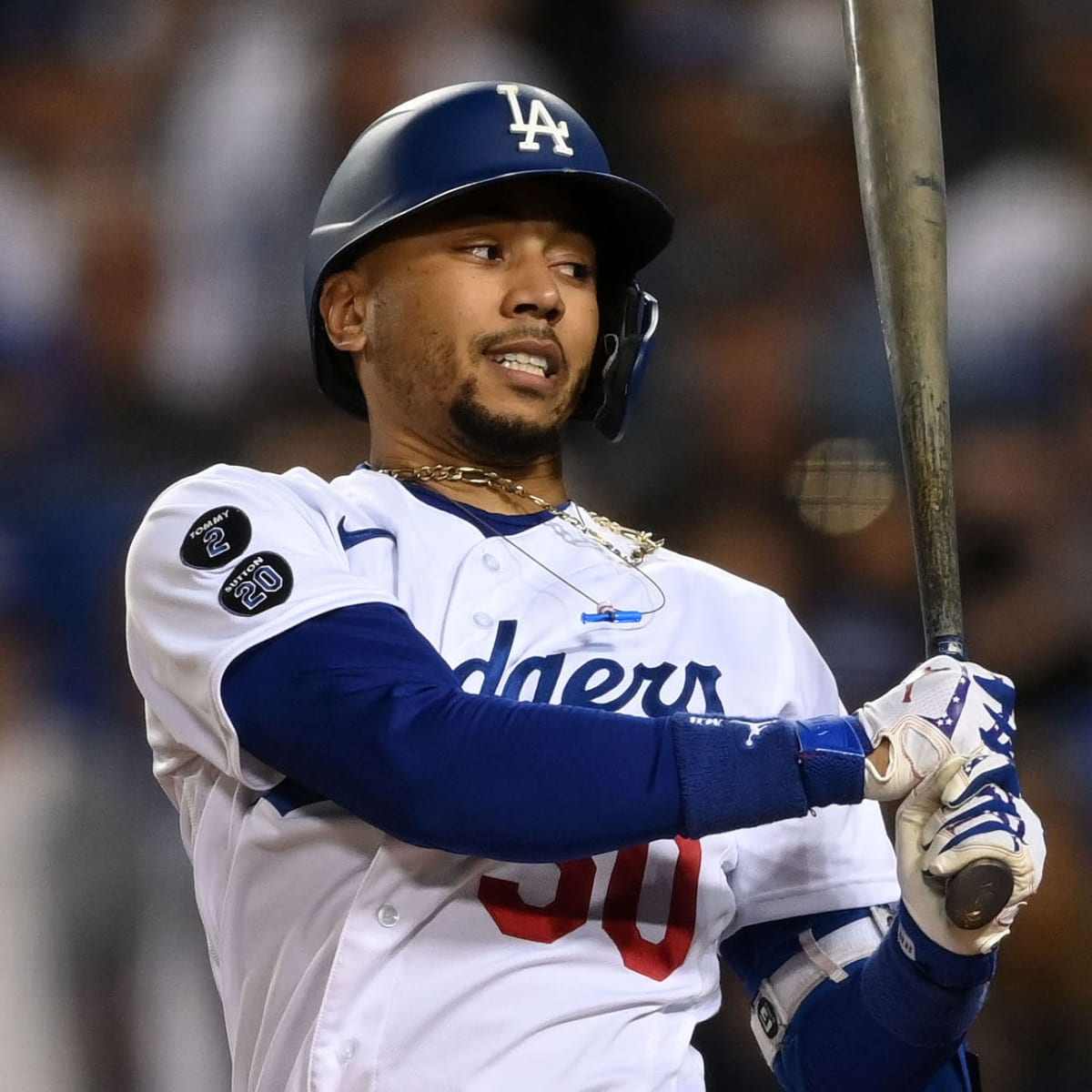 Mookie Betts hits 2 HRs as Dodgers beat Marlins 3-1 to complete
