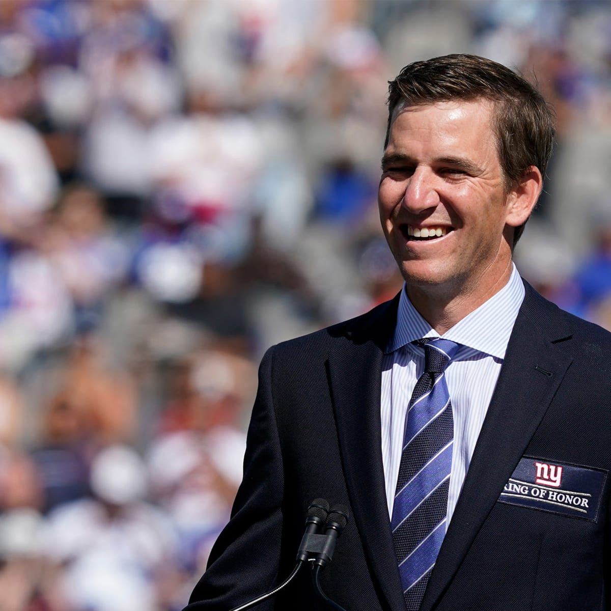 Eli Manning Sends a Message to NHL Legend Upon Jersey Retirement