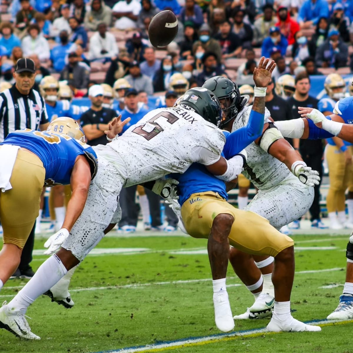 Bruins Rout Oregon, 16-0, to Clinch Series - UCLA