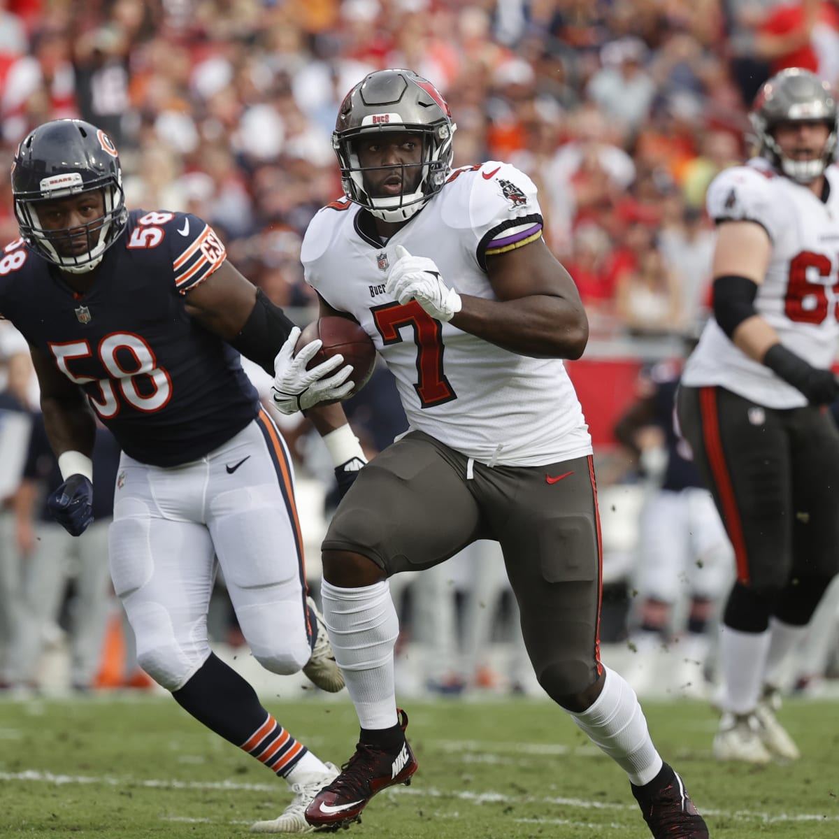 Tampa Bay Buccaneers tight end Cameron Brate breaks loose on TE screen for  15 yards