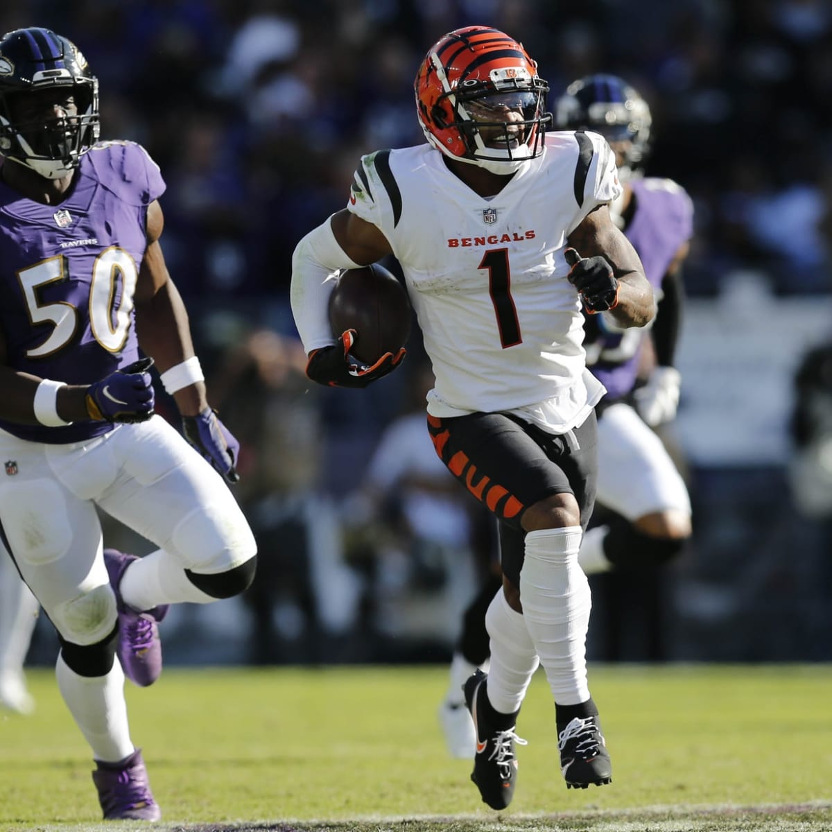 EAST RUTHERFORD, NJ - SEPTEMBER 25: Cincinnati Bengals wide receiver  Ja'Marr Chase (1) runs during the National Football League game between the  New York Jets and the Cincinnati Bengals on September 25